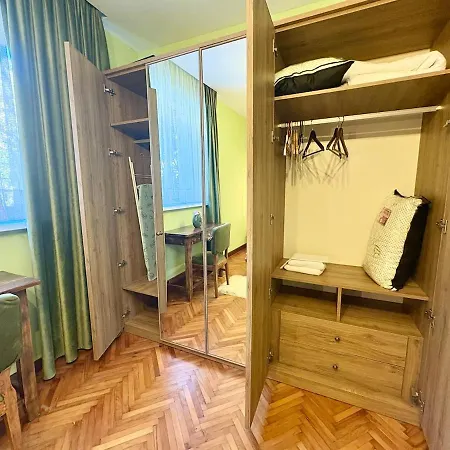 Boutique 2 Bedroom Apartment *